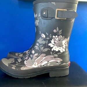 NWOT Women’s Black and Gray East Lake Tillie Black Mid-Calf Flowers Rain Boots 6